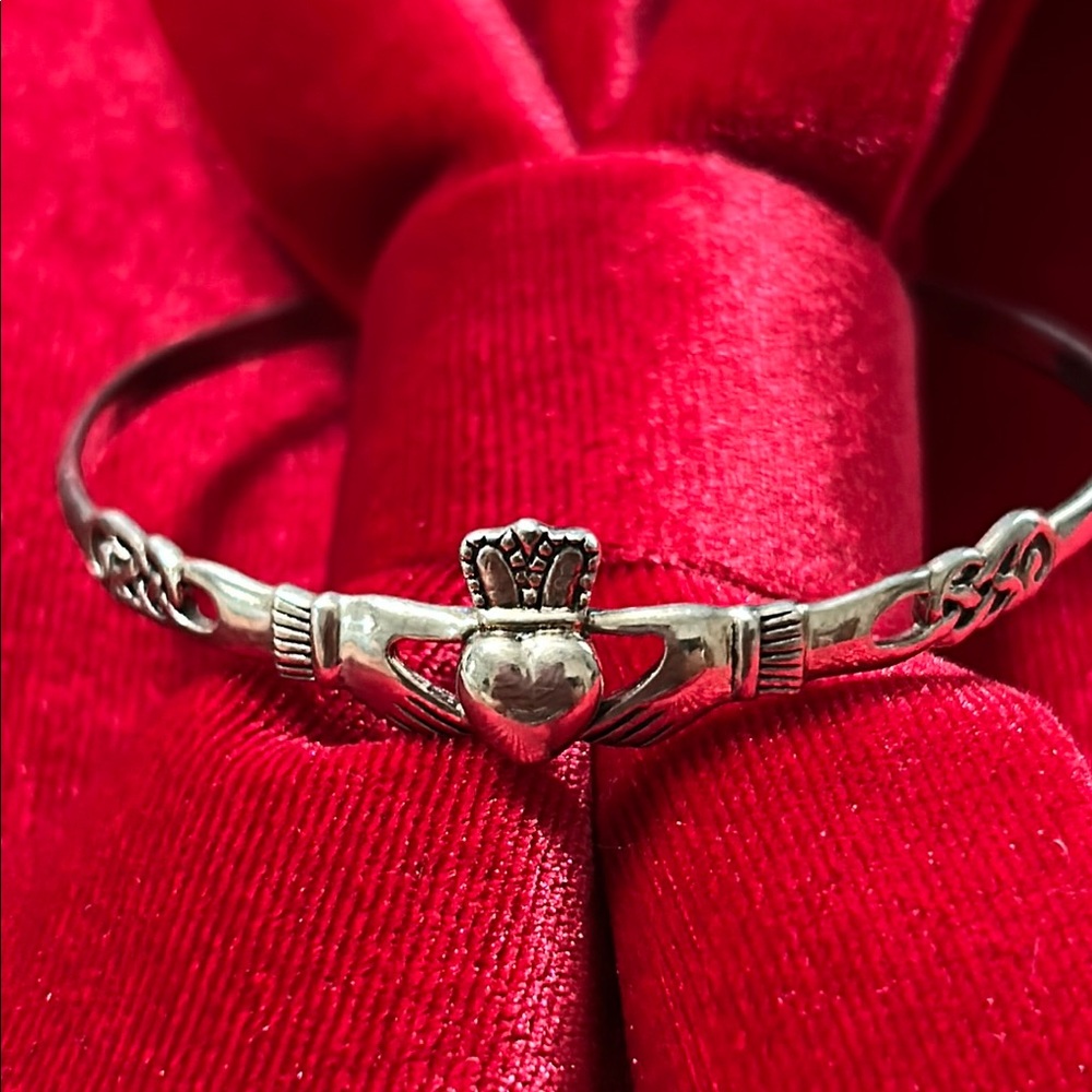 Elegant Sterling Silver Claddagh Heart Bracelet.